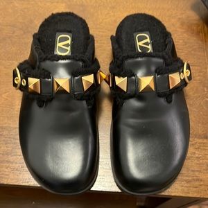 Authentic VALENTINO ROMAN STUD CALFSKIN MULE 35 MM